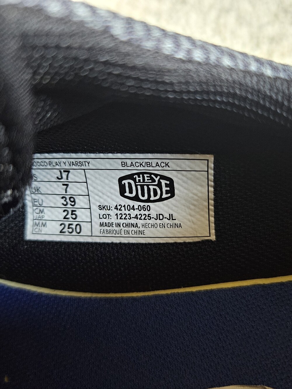 Youth All Black Hey Dudes Size 7 - Picture 5 of 5